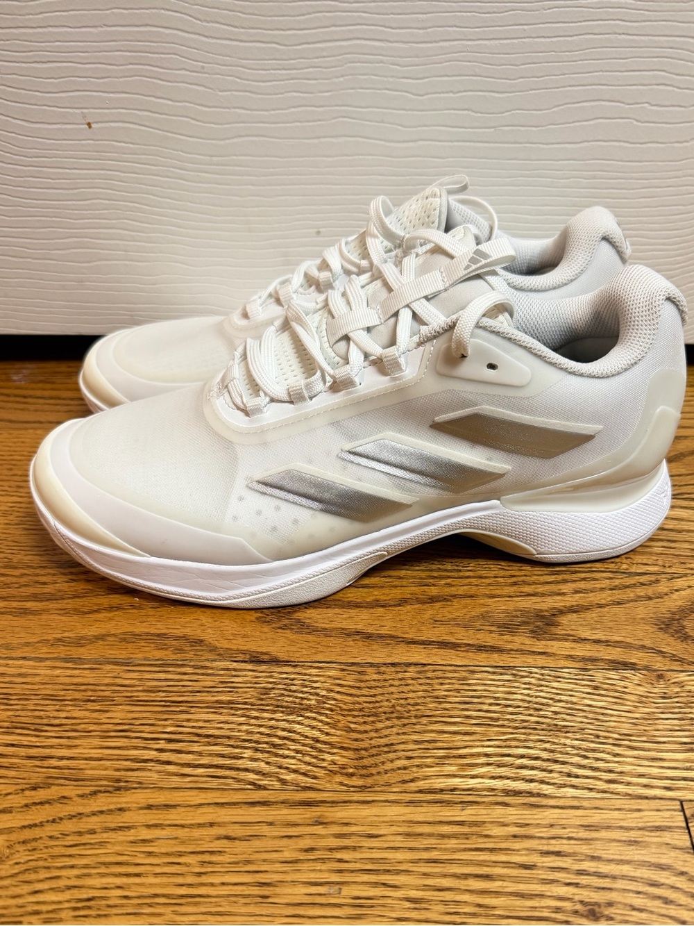 adidas Avacourt 2 Women's Tennis Pickleball Shoes White Silver (IG3030) Size 10
